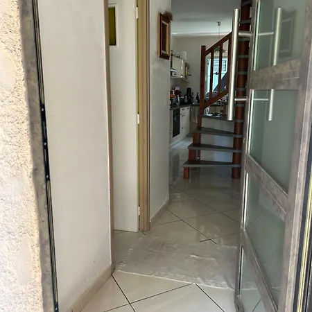 Maison Les Louves * Сен-Рафаэль