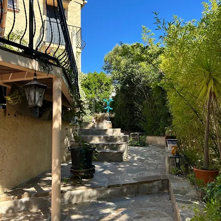 Maison Les Louves * Сен-Рафаэль