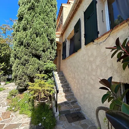 Maison Les Louves Rum i privatbostad Saint-Raphaël