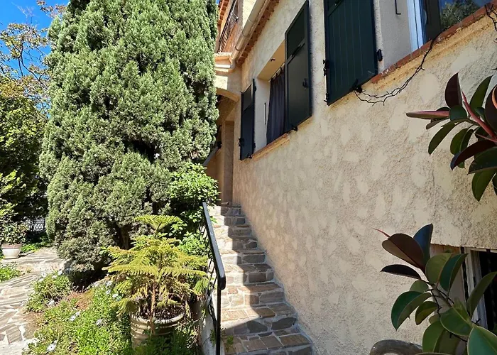 Maison Les Louves Ubytování v soukromí Saint-Raphaël