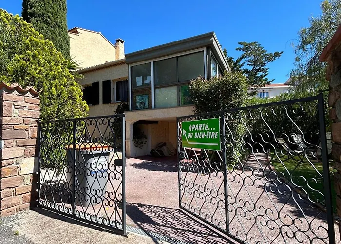 Проживание в семье Maison Les Louves Сен-Рафаэль