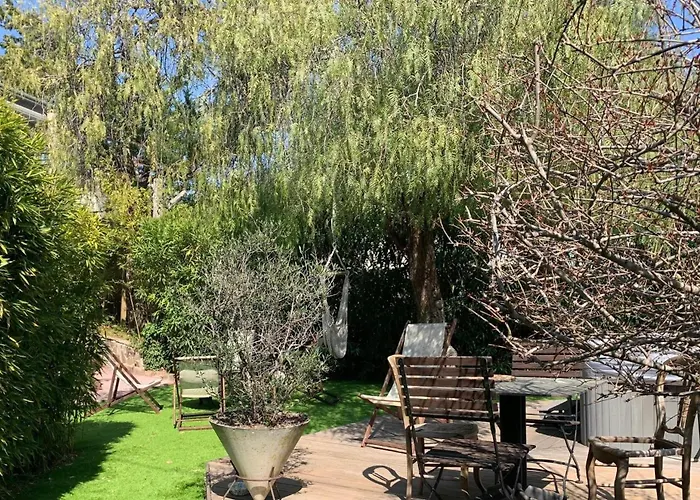 Проживание в семье Maison Les Louves Сен-Рафаэль