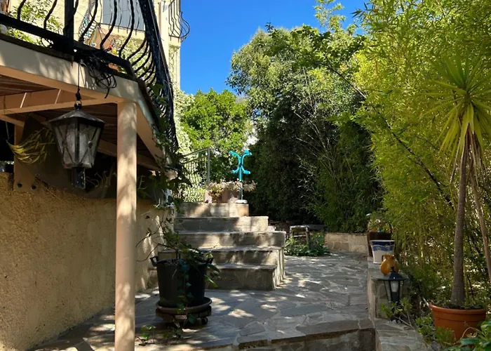 Maison Les Louves * Сен-Рафаэль